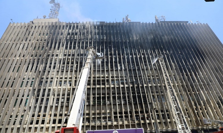 محافظ القاهرة يتفقد عمليات تبريد مبنى سنترال رمسيس