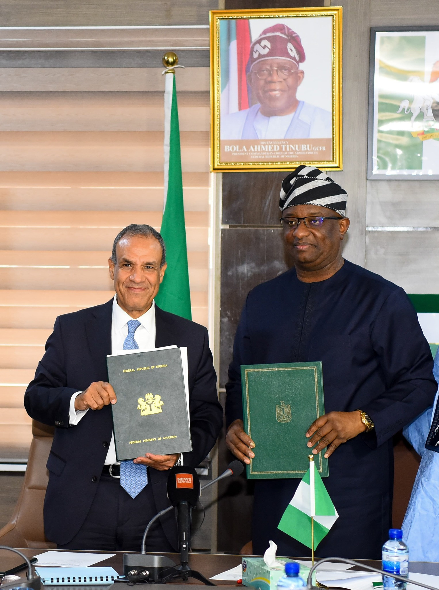 وزير الخارجية ووزير الطيران النيجيري