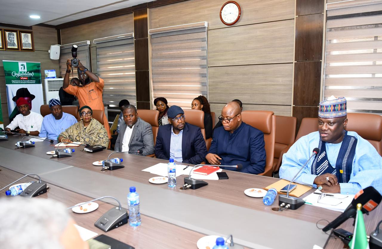 وزير الخارجية ووزير الطيران النيجيري