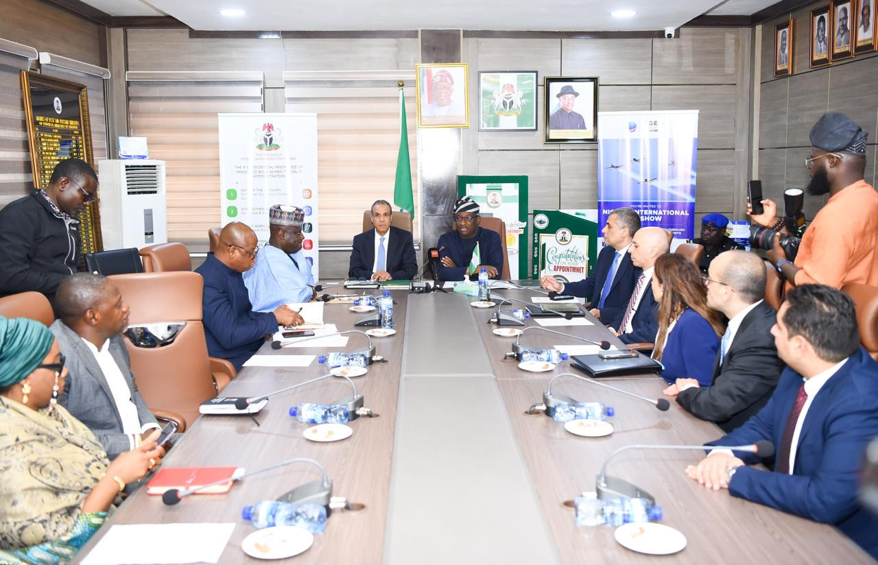 وزير الخارجية ووزير الطيران النيجيري