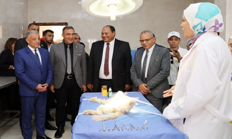 محافظ الإسماعيلية يفتتح مركز تدريب الأطباء البيطريين والمستشفى البيطري