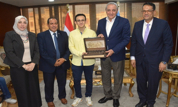 محافظ الغربية يكرم أوائل الثانوية العامة من أبناء المحافظة