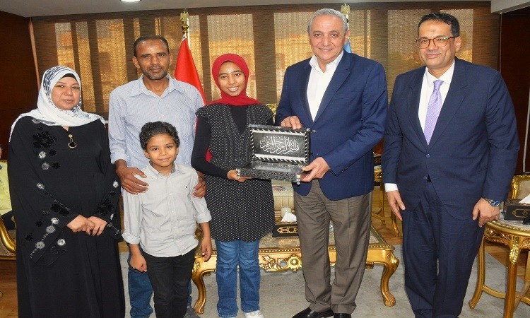 محافظ الغربية يكرم أوائل الثانوية العامة من أبناء المحافظة