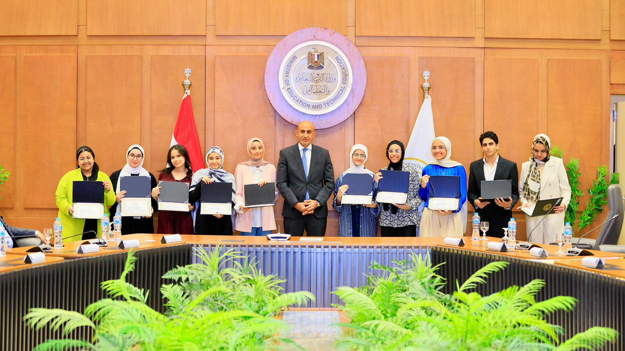 وزير التعليم يكرم