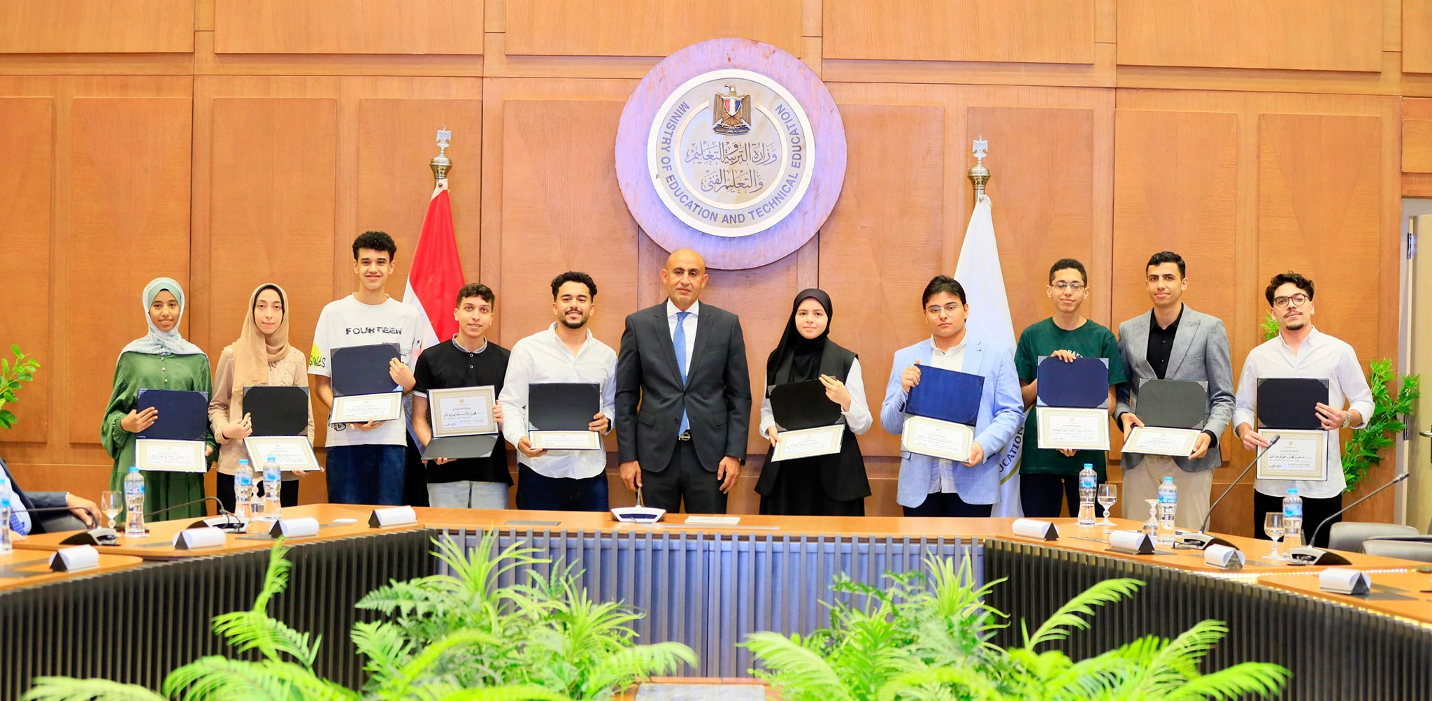 وزير التعليم يكرم