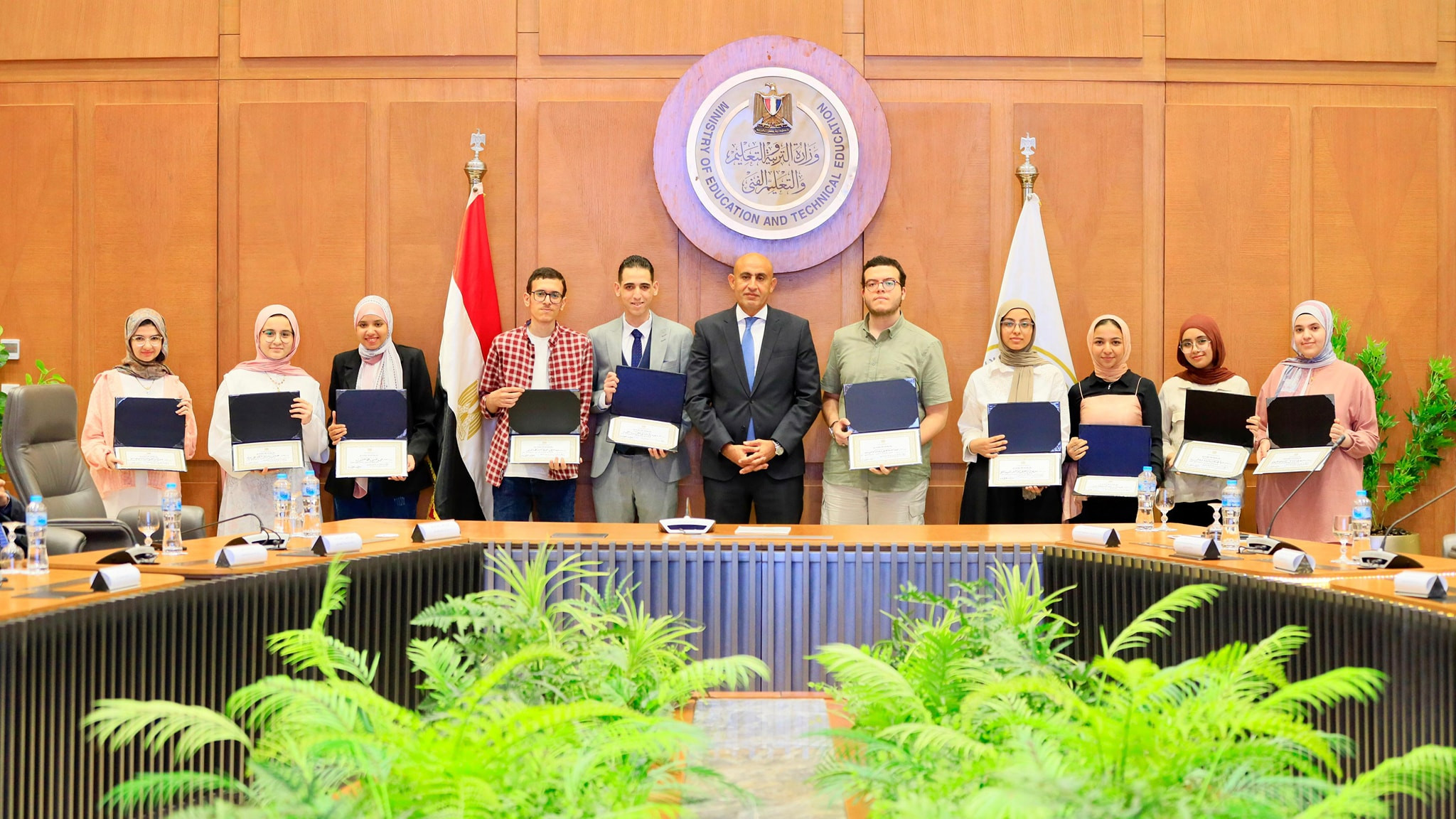 وزير التعليم يكرم