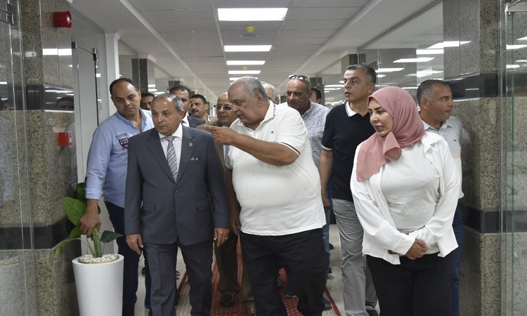 محافظ بورسعيد يفتتح أعمال تطوير الدور الثاني بمبنى مجمع المصالح بالديو