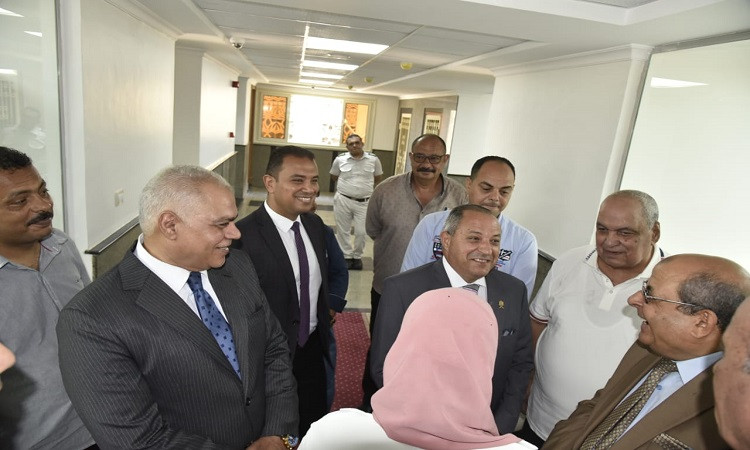 محافظ بورسعيد يفتتح أعمال تطوير الدور الثاني بمبنى مجمع المصالح بالديو