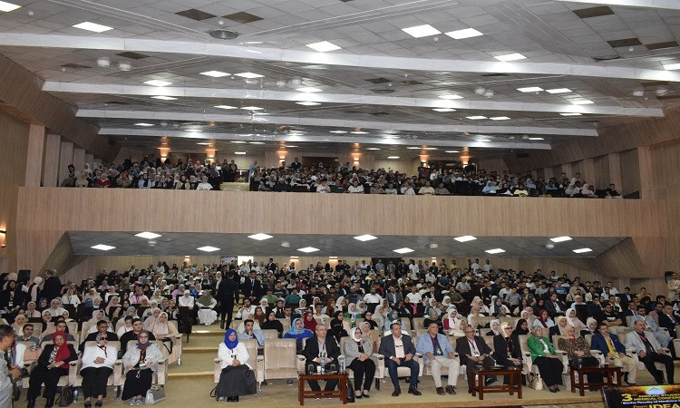 رئيس جامعة بنها يشهد المؤتمر الطلابي الثالث لكلية الطب البشرى