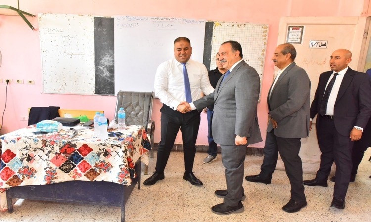 محافظ أسيوط يتفقد لجان الاقتراع ويشيد بمشاركة المواطنين في انتخابات ال