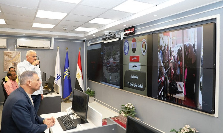 محافظ أسوان