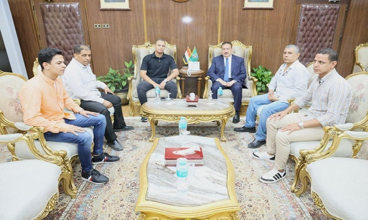 محافظ المنوفية يكرم أسرة 