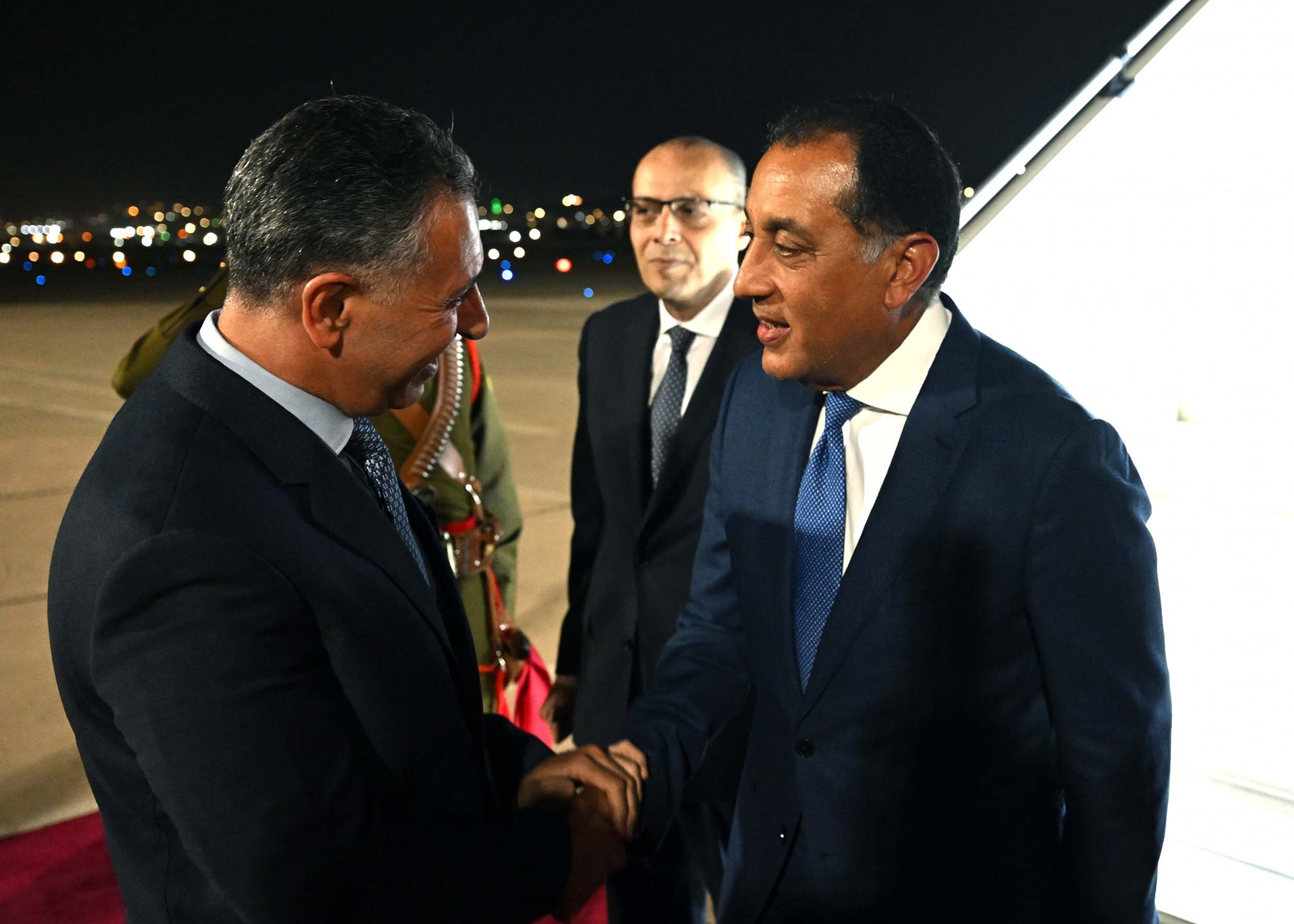 رئيس الوزراء يصل الأردن