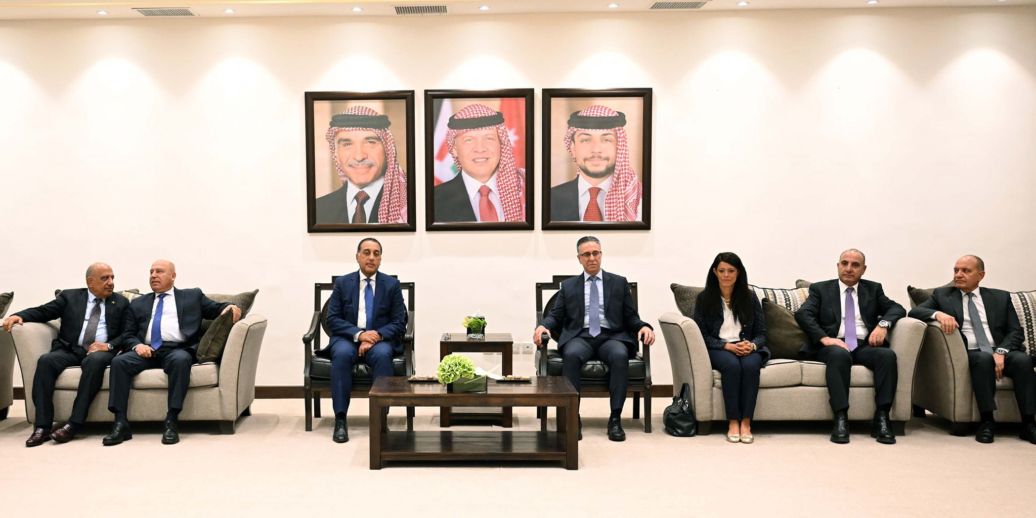 رئيس الوزراء يصل الأردن