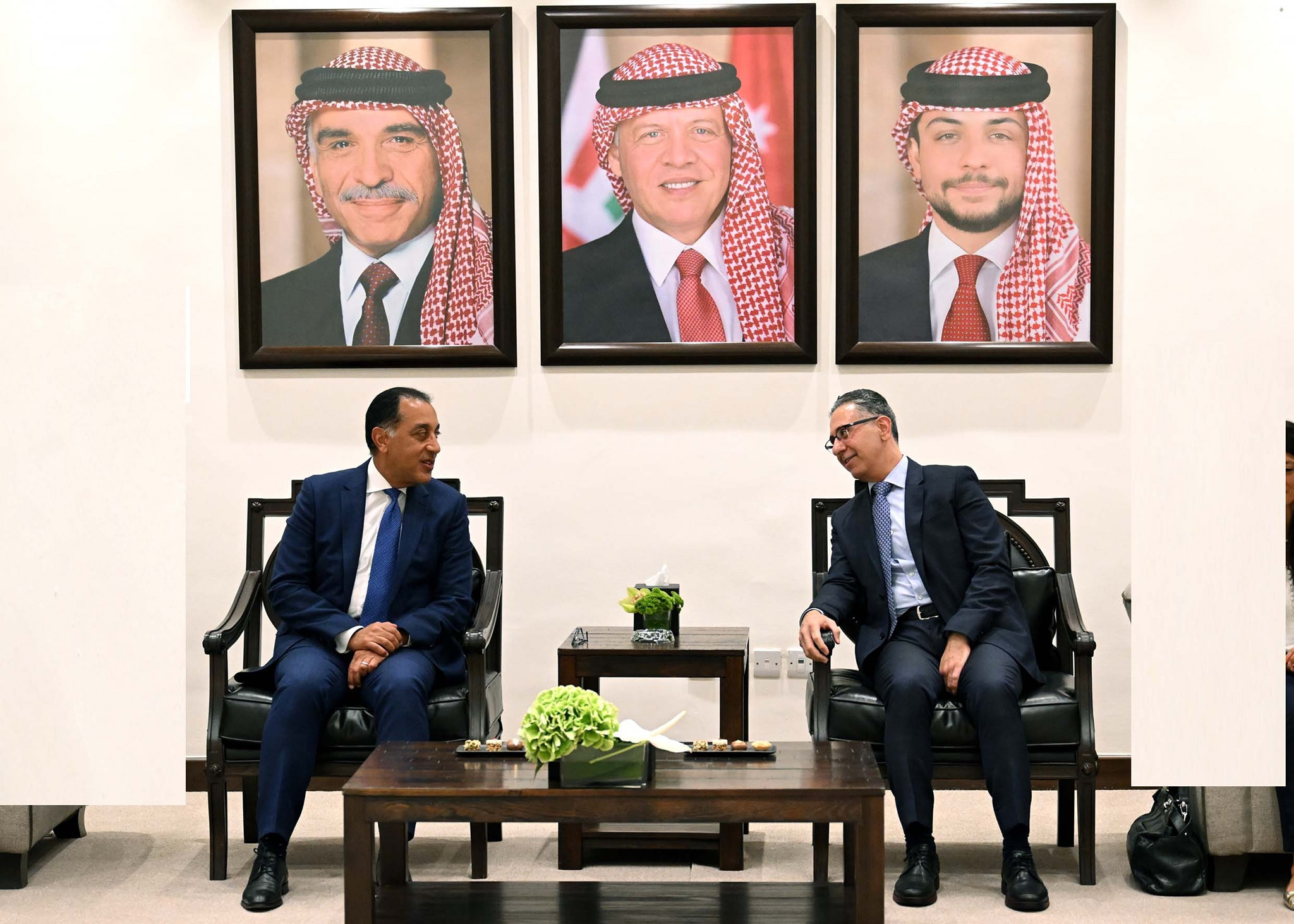 رئيس الوزراء يصل الأردن