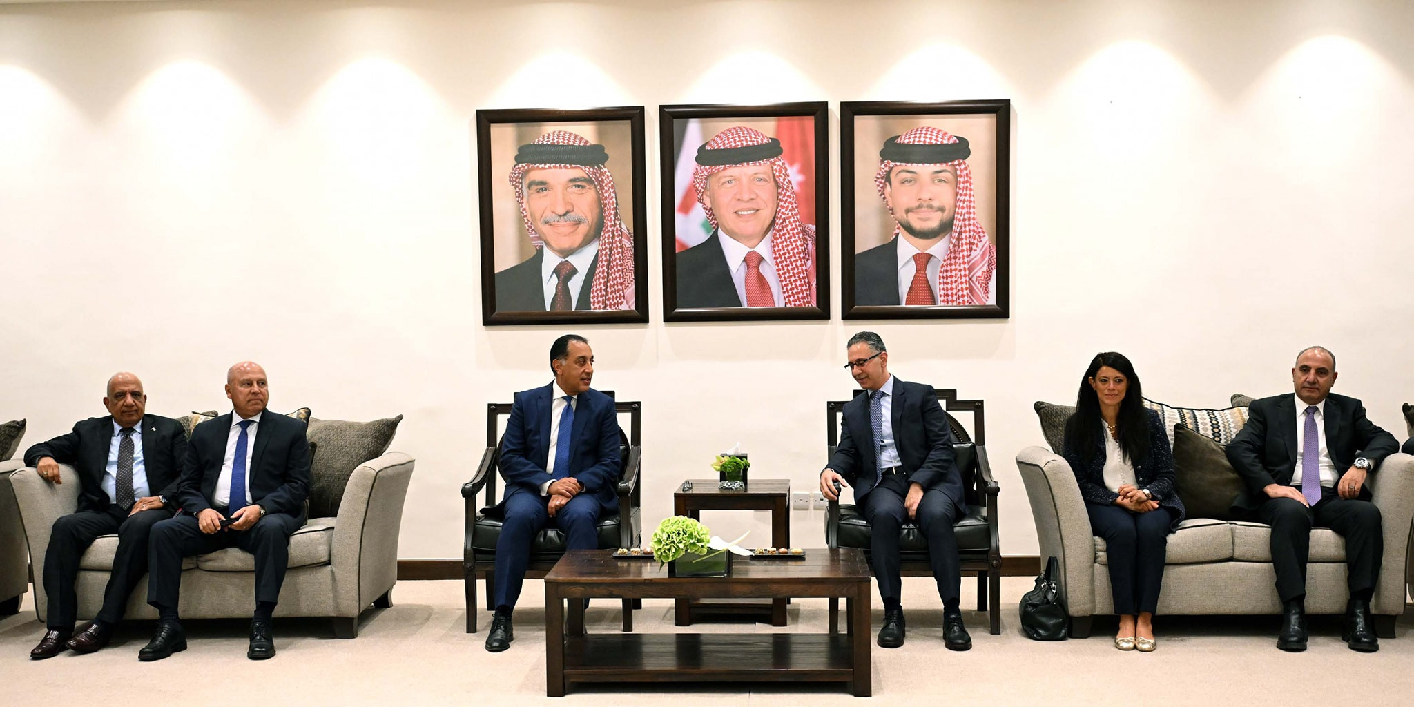 رئيس الوزراء يصل الأردن