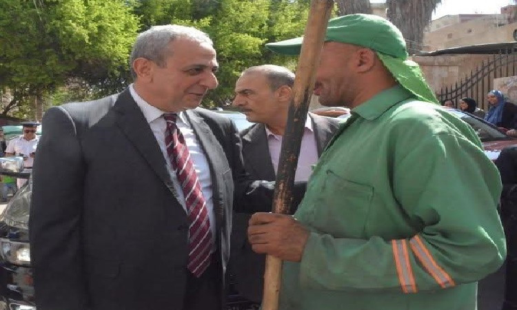 محافظ الغربية يصدر قرارًا بوقف العمل لعمال النظافة وقت ذروة الحرارة