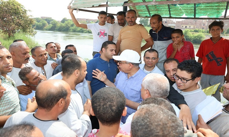 محافظ المنيا يتفقد الموقف الجديد ويدشن منظومة نقل مطورة