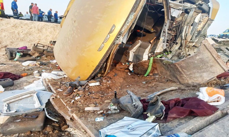 محافظ أسيوط يتابع الحالة الصحية لمصابي حادث أوتوبيس على الطريق الصحراو