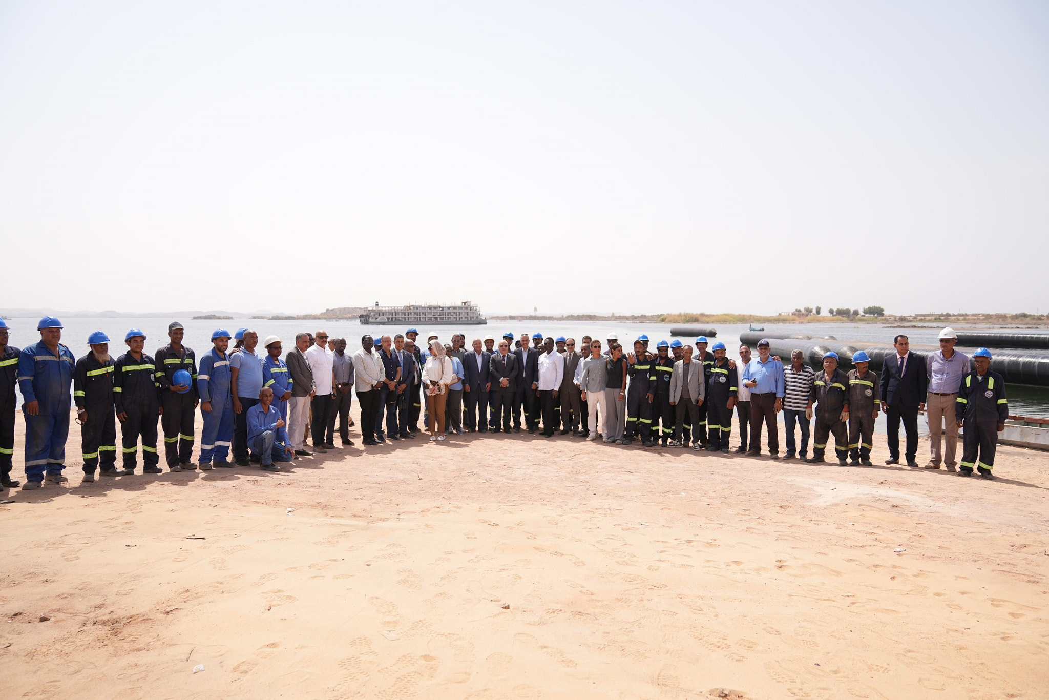 الفندق العائم