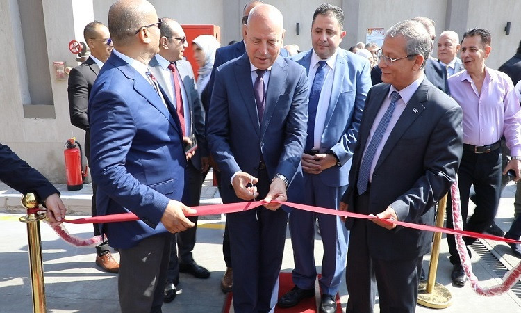 محافظ القاهرة يفتتح محطة تموين السيارات بالبنزين بالشرابية