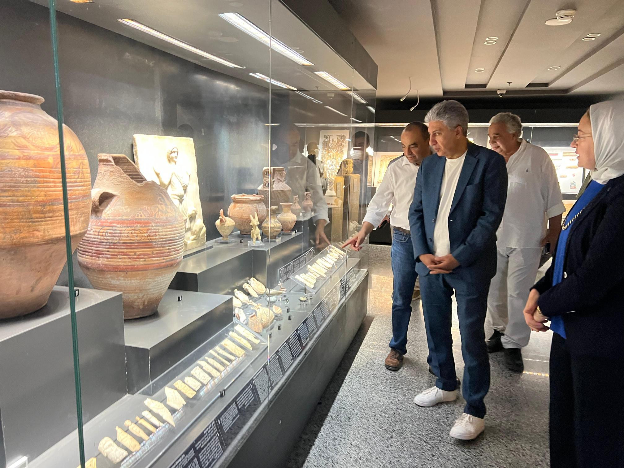 .وزير السياحة والآثار يتفقد المتحف اليوناني الروماني وقلعة قايتباي