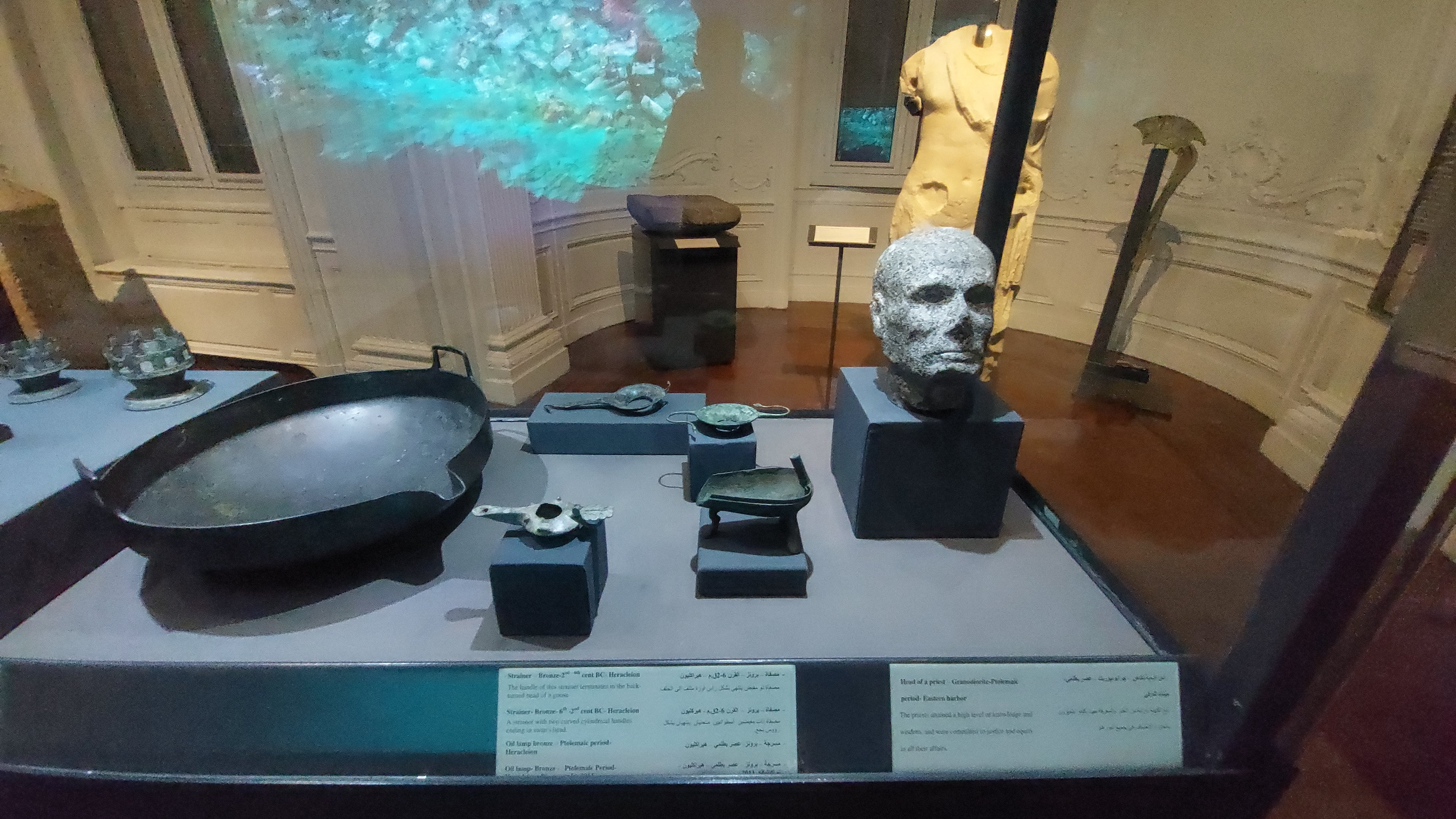 وزير السياحة ومحافظ الإسكندرية يفتتحان معرض الآثار الغارقة بالمتحف الق