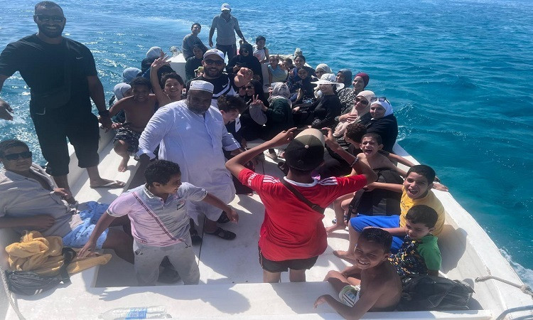 مسجد الميناء الكبير بالغردقة ينظم رحلة بحرية للطلاب المتميزين