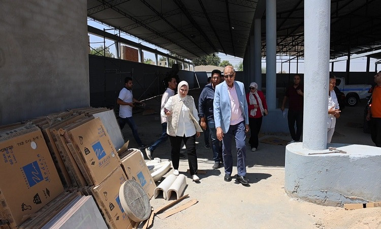 محافظ المنيا يتابع أعمال المواقف المطور على طريق مصر أسوان الزراعي