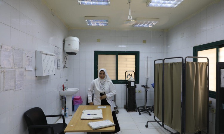 محافظ المنيايتفقدالمنشآت الصحية في مطاي ويؤكدقرب الانتهاءمن المستشفى ا