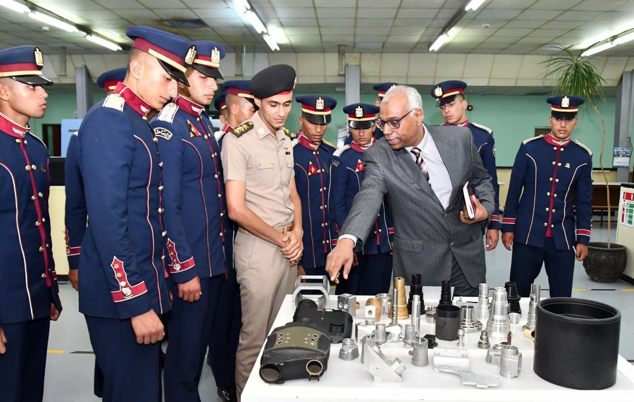 زيارة للشركة العربية العالمية للبصريات