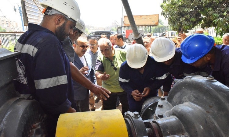 محافظ أسيوط يتفقد محطة مياه المثلث ويوجه بسرعة إصلاحها