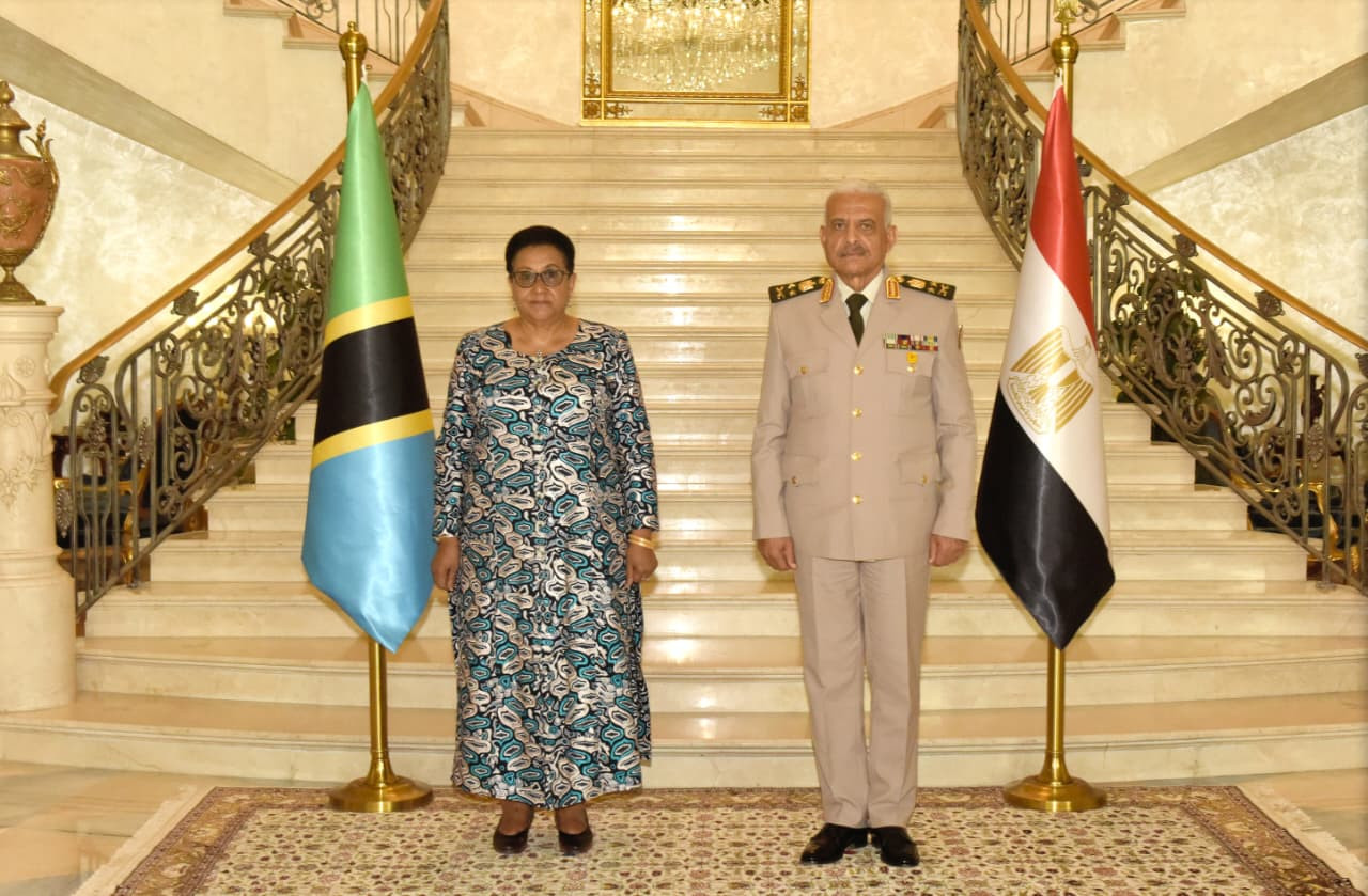 إلتقى الفريق أول عبدالمجيد صقر القائد العام للقوات المسلحة وزير الدفاع