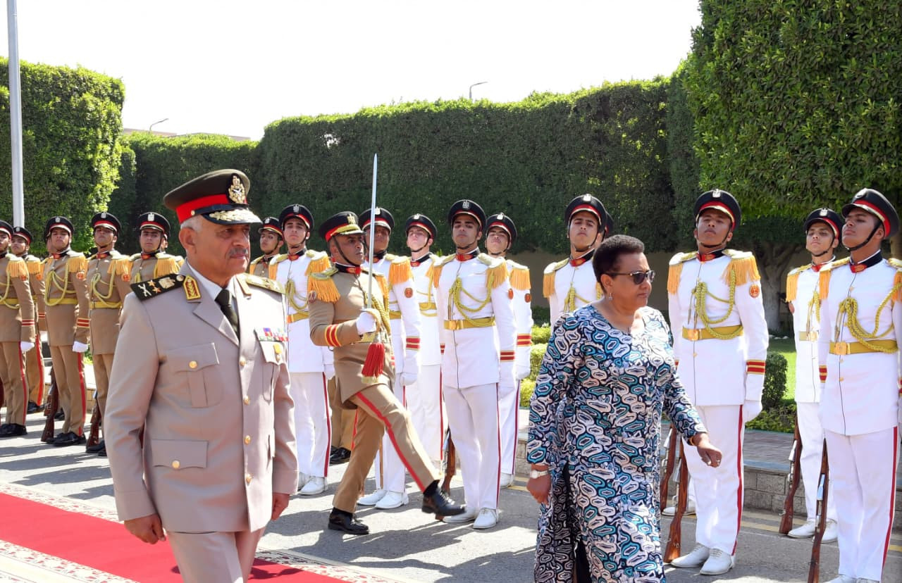 إلتقى الفريق أول عبدالمجيد صقر القائد العام للقوات المسلحة وزير الدفاع