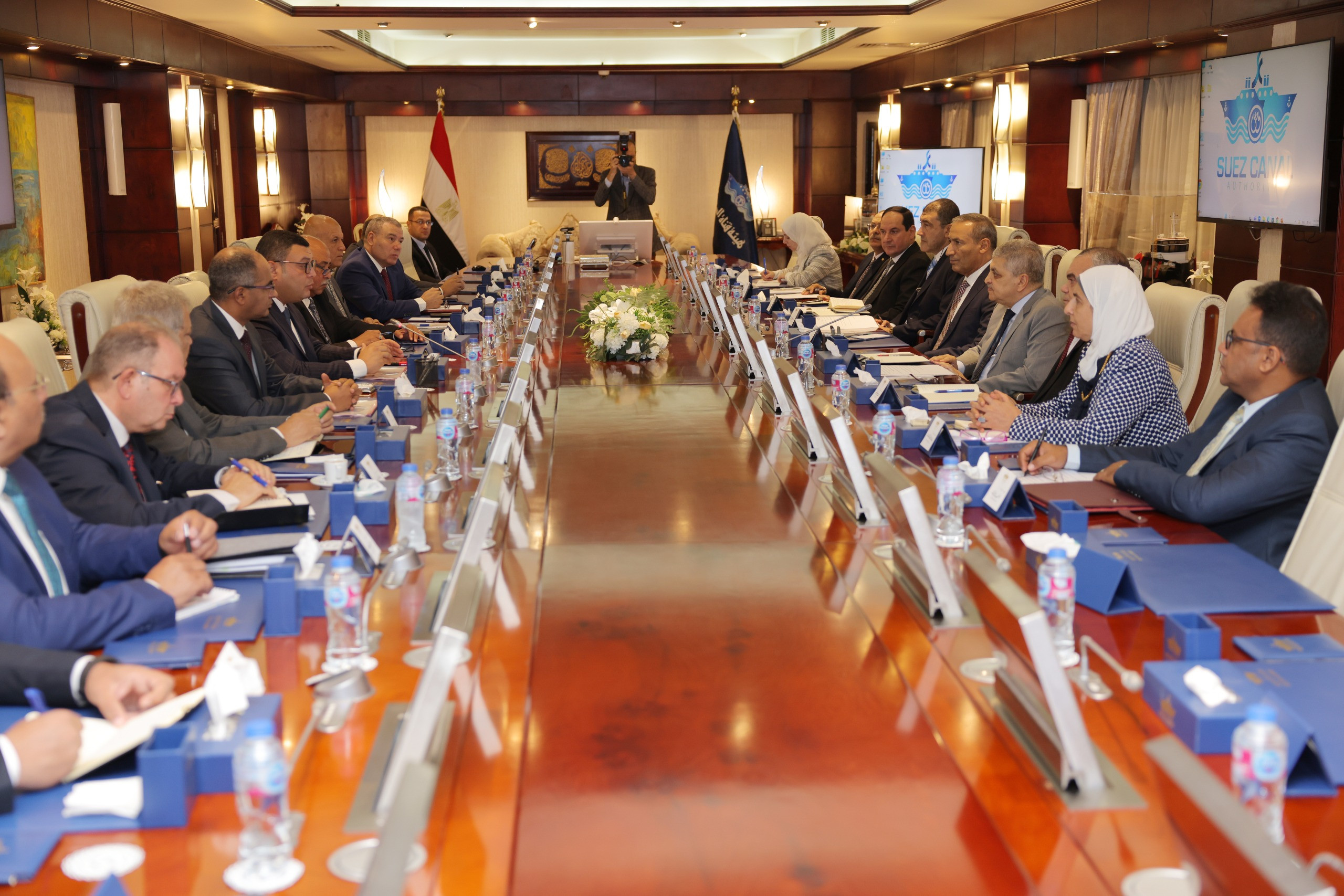 وزير الإسكان ورئيس هيئة قناة السويس