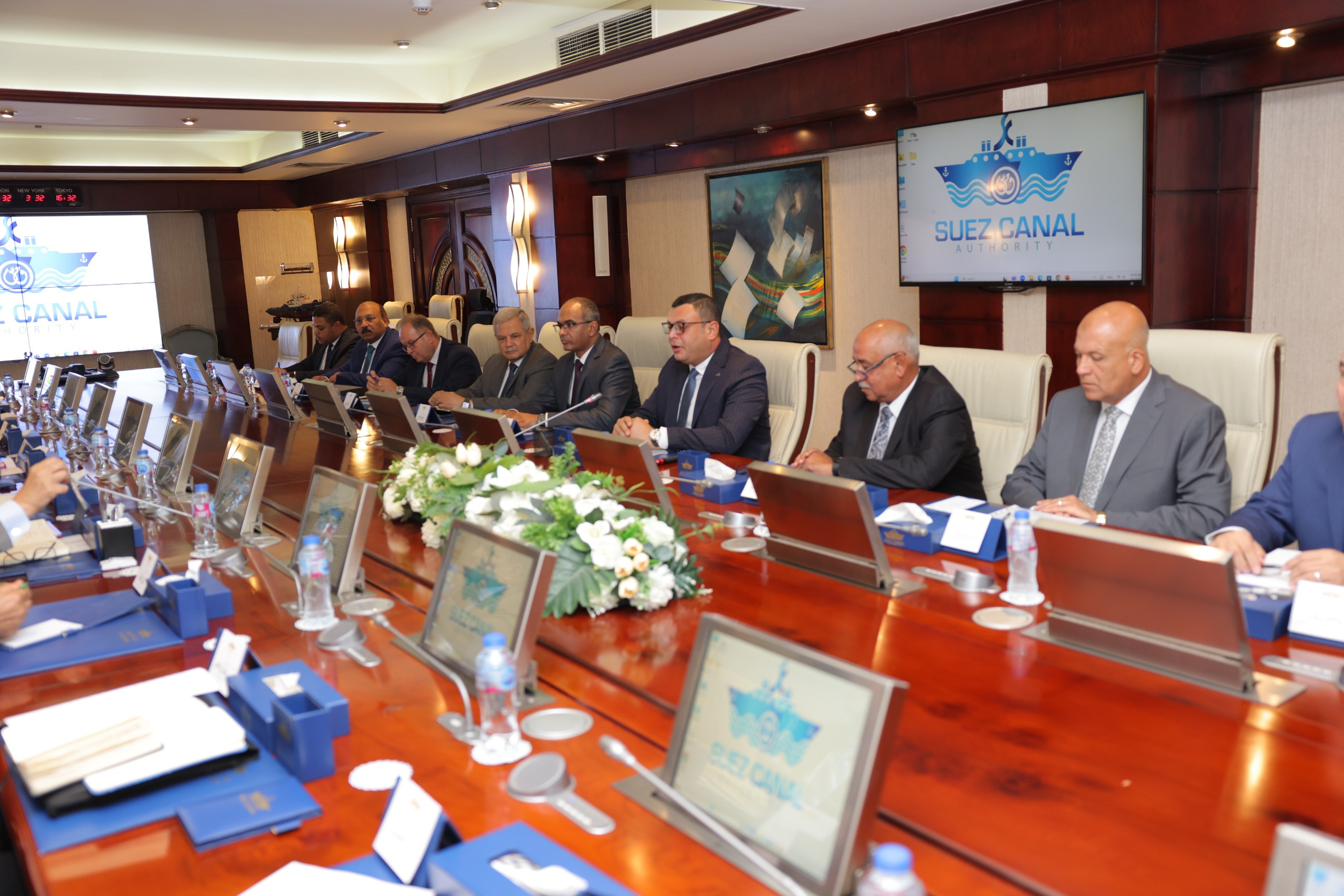 وزير الإسكان ورئيس هيئة قناة السويس