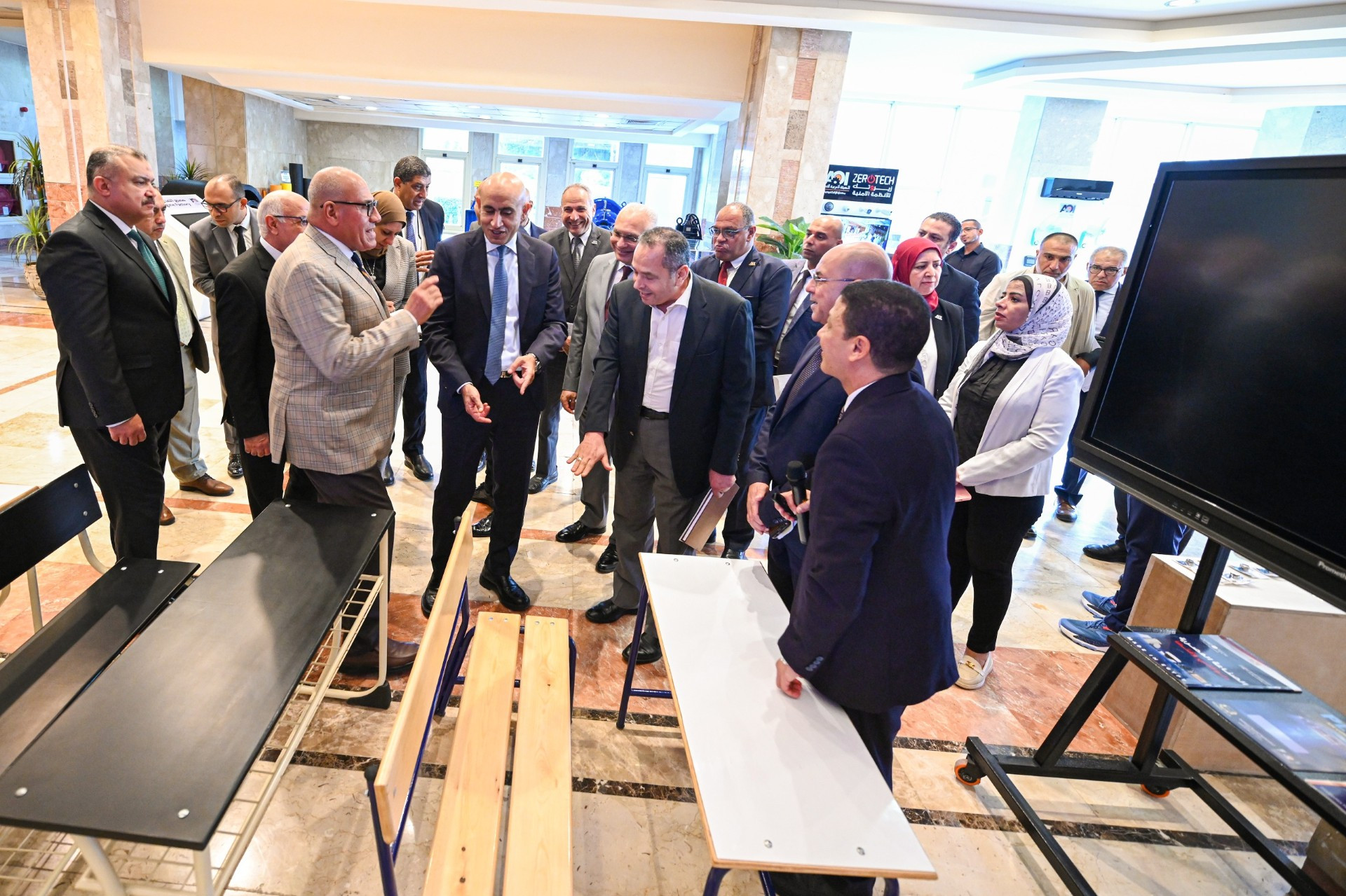 وزير التعليم ورئيس العربية للتصنيع