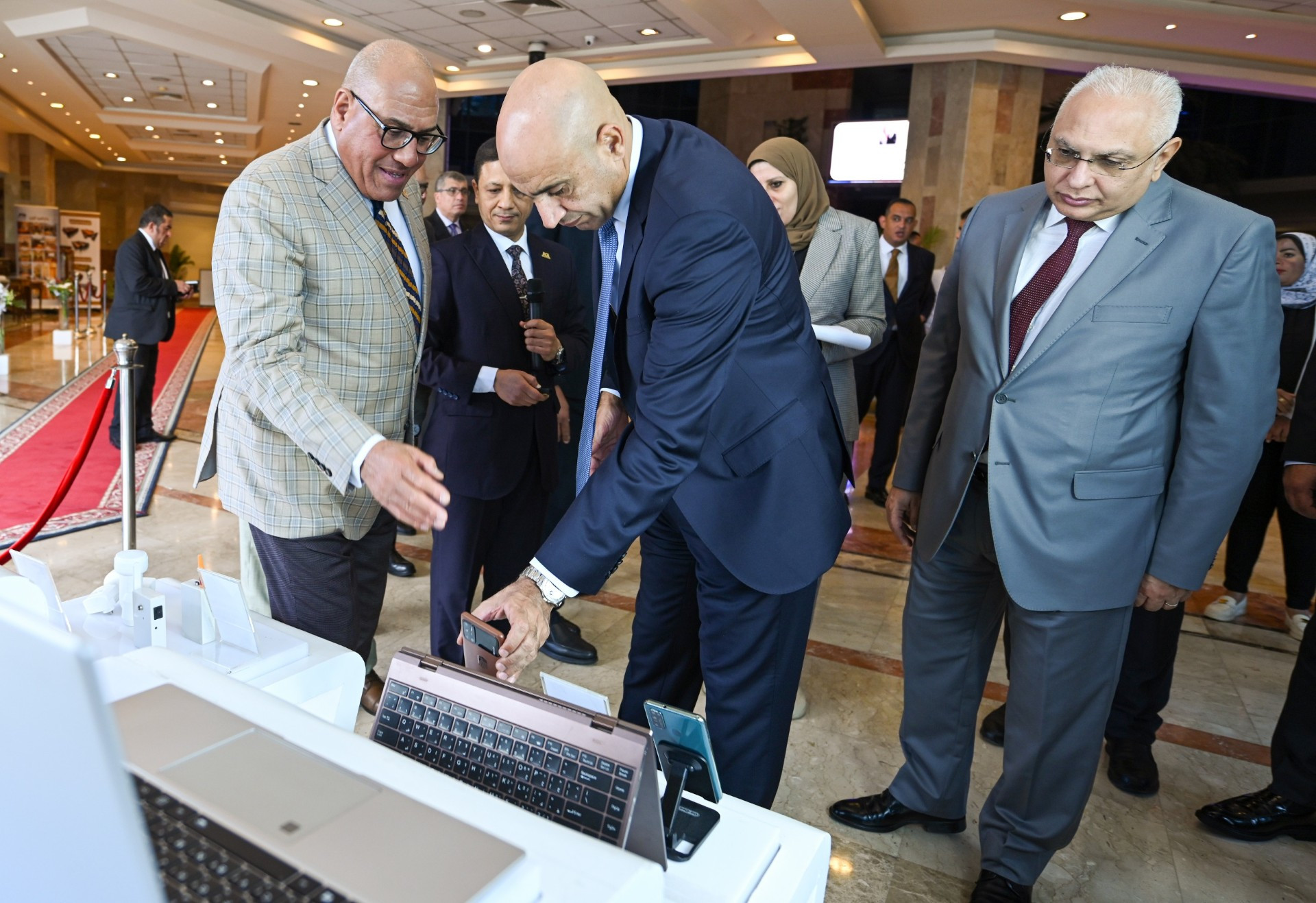 وزير التعليم ورئيس العربية للتصنيع