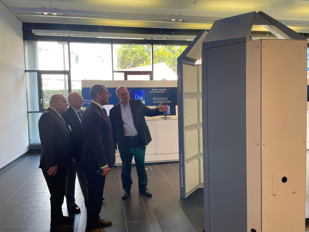 القابضة للمطارات