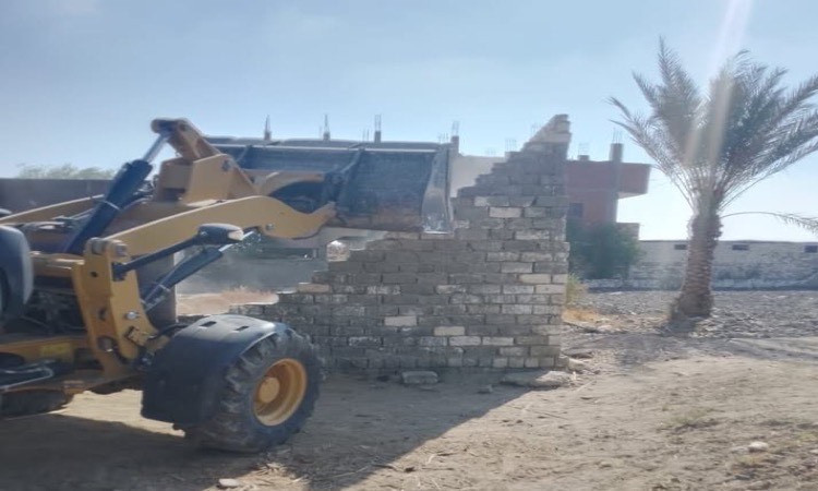 حملة مكبرة لإزالة التعديات على الأراضي الزراعية بالفيوم