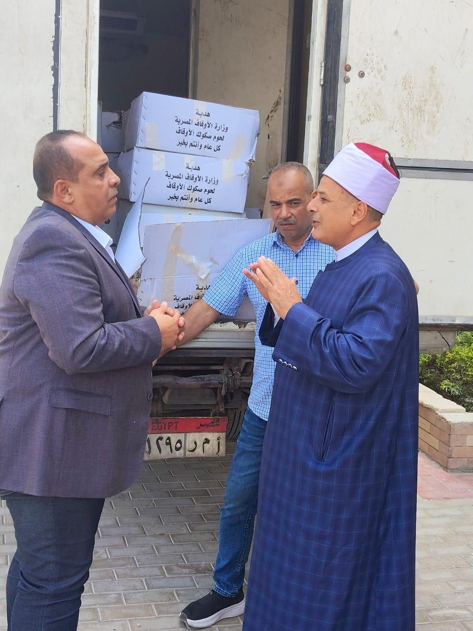 تسليم وتوزيع لحوم الأضاحي