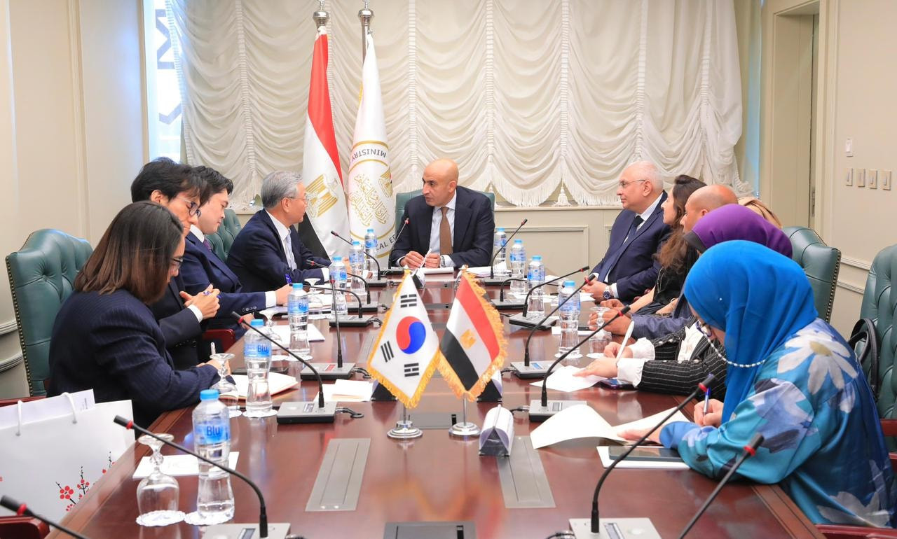 وزير التعليم وسفير كوريا