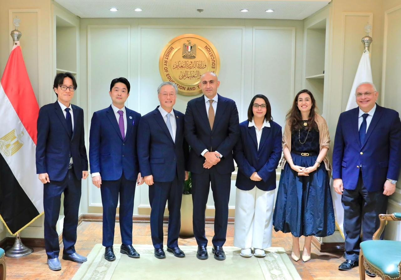 وزير التعليم وسفير كوريا