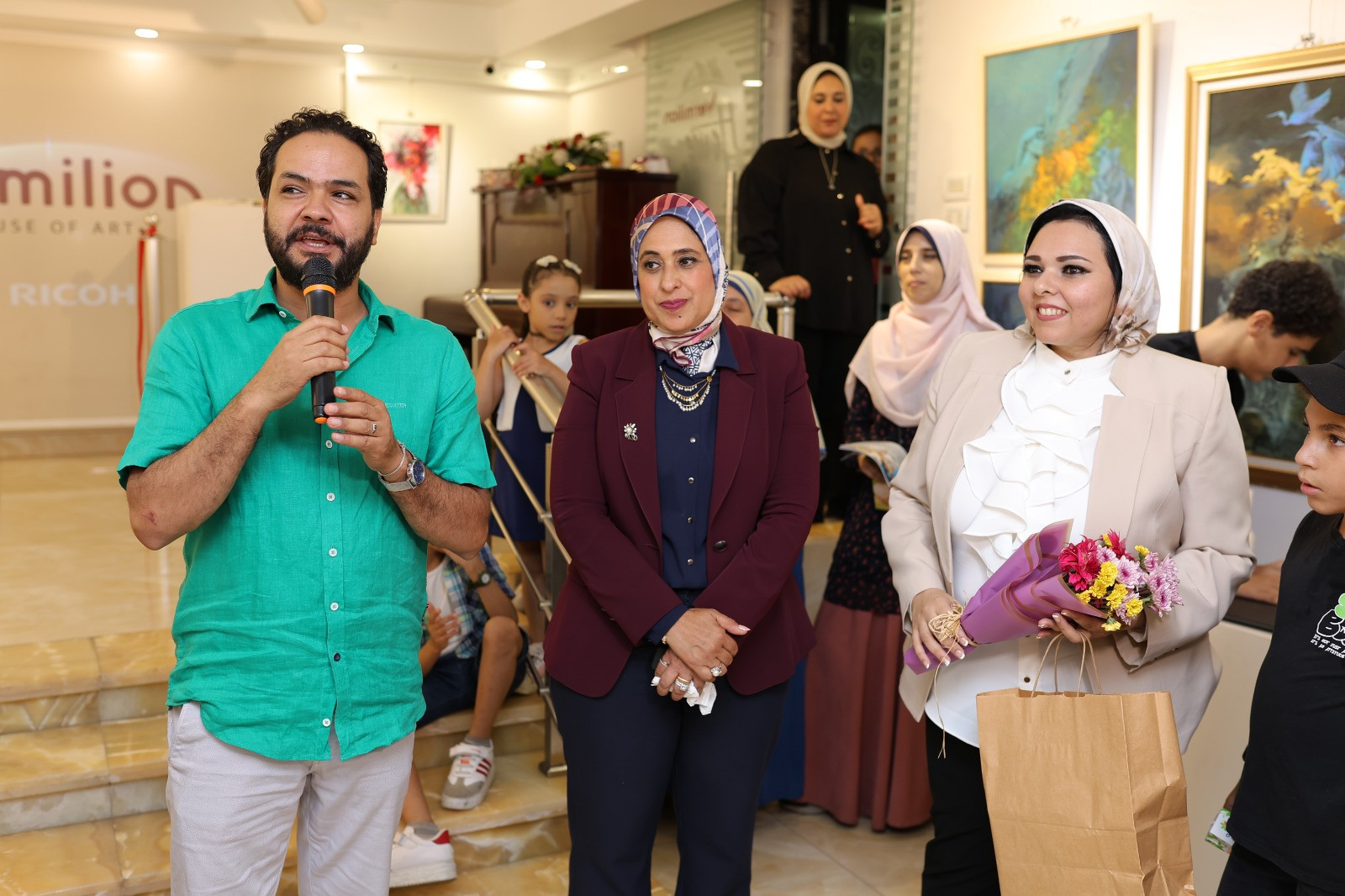 معرض فني