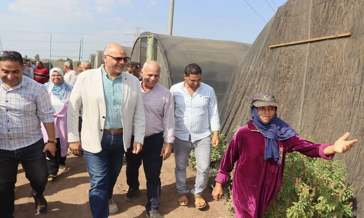 محافظ القليوبية يتفقد منشآت زراعية ويحدد لقاءً أسبوعيًا مع المزارعين