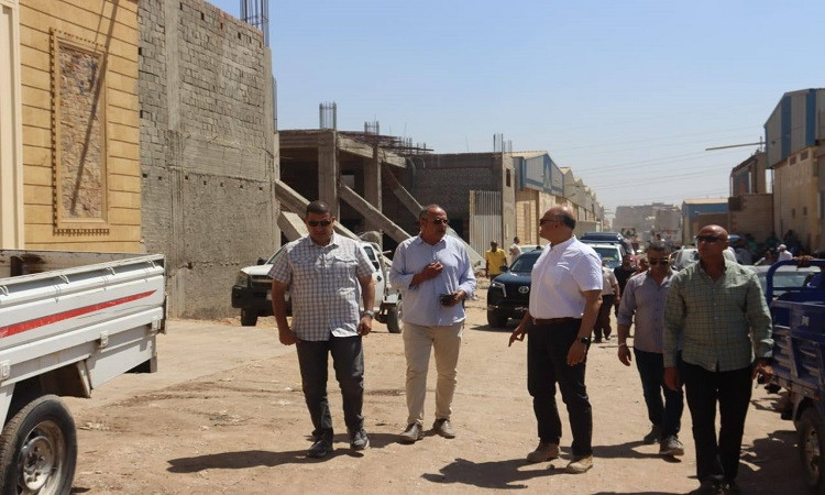 محافظ القليوبية يقود حملة مكبرة لاستكمال إزالة المباني المخالفة بالخان