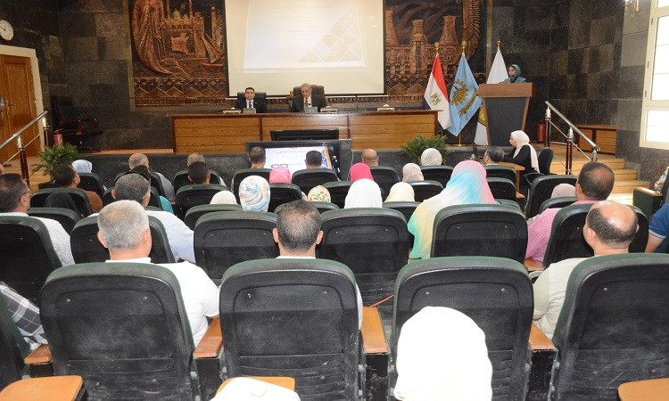 محافظ الغربية ورئيس الرقابة الإدارية يشهدان ندوة موسعة حول مكافحة الفس