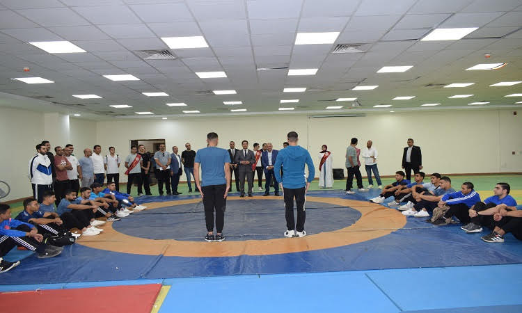 رئيس جامعة بنها يتفقد سير العملية التعليمية بكلية علوم الرياضة