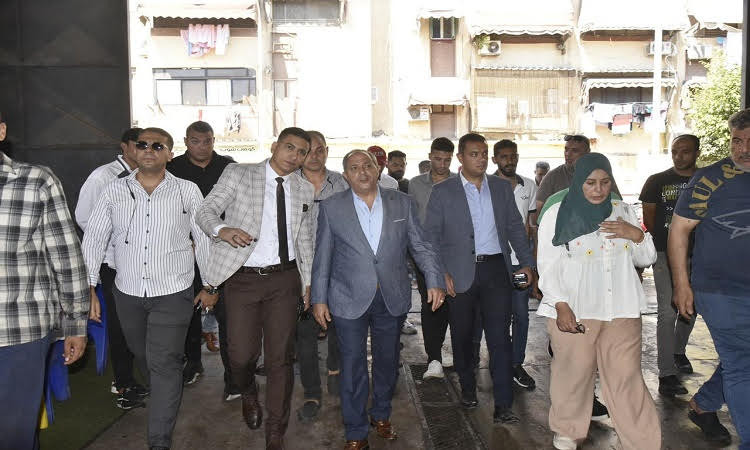 محافظ بورسعيد يتابع أعمال رفع كفاءة وتطوير منظومة الصرف بحي العرب