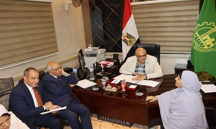 محافظ القليوبية يوجه بفحص شكاوى المواطنين وحلها فورًا
